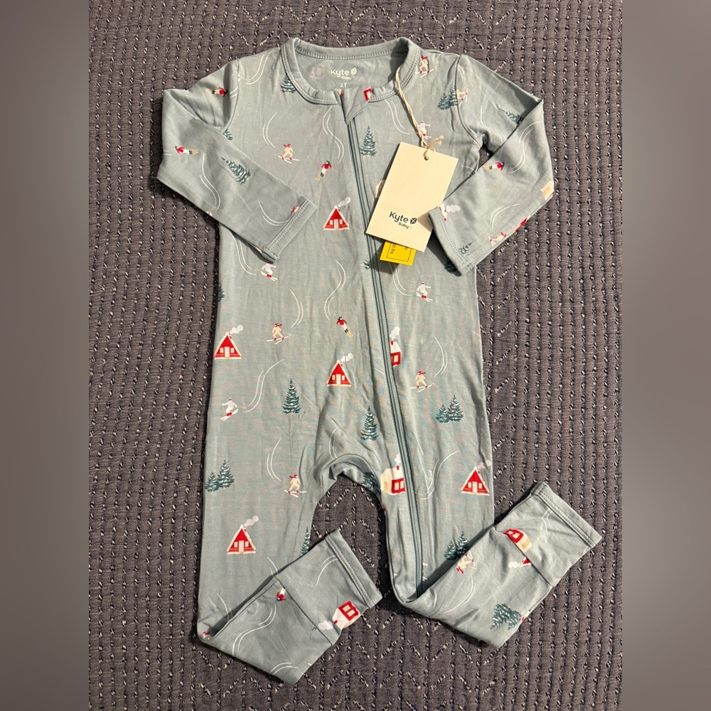 Kyte Baby Alpine Village Zipper Romper 2T NWT